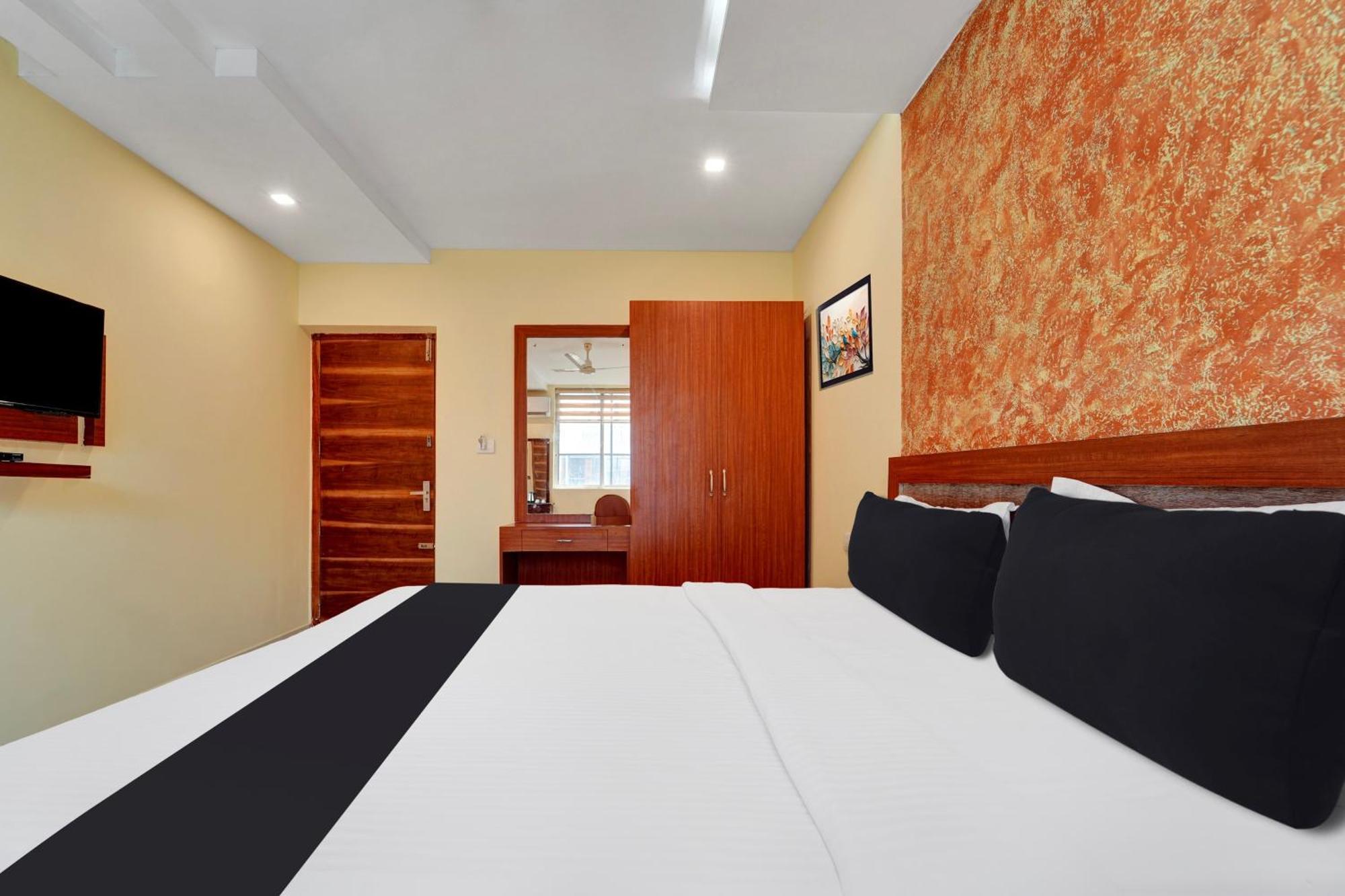 Hotel Super Townhouse Ernakulam North à Kochi Extérieur photo