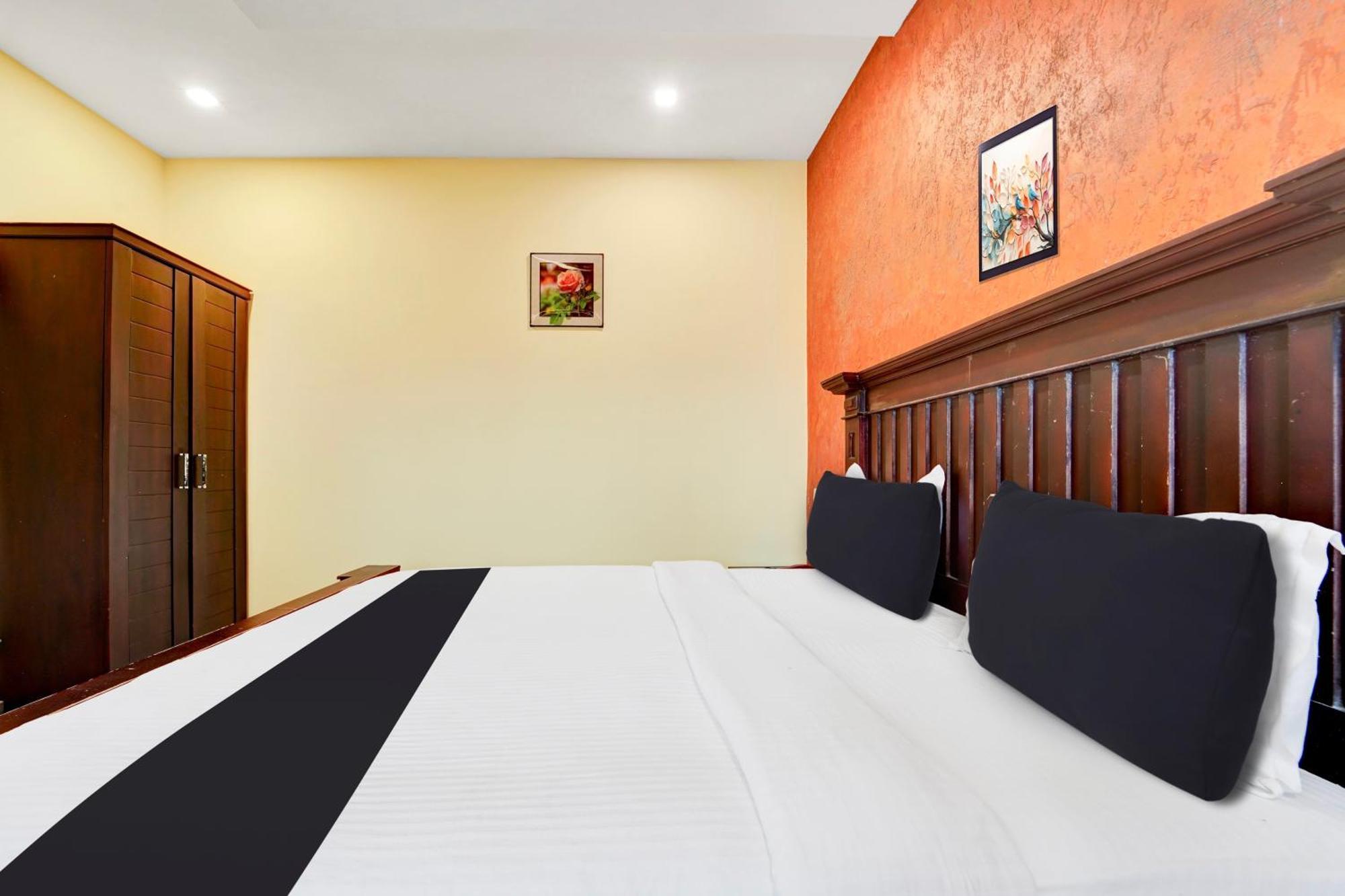 Hotel Super Townhouse Ernakulam North à Kochi Extérieur photo