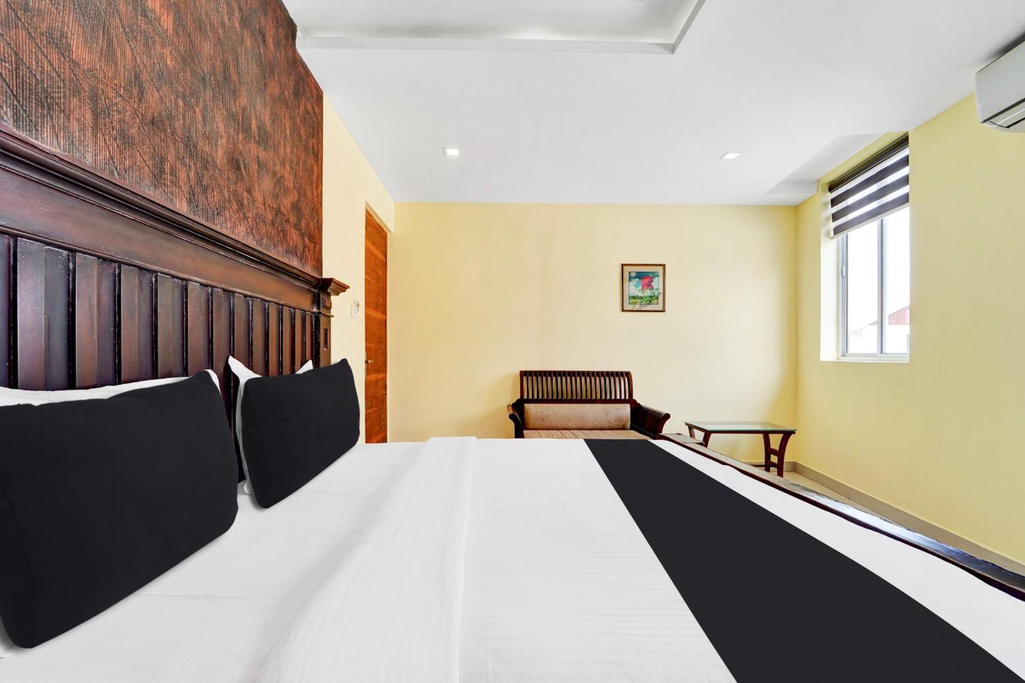 Hotel Super Townhouse Ernakulam North à Kochi Extérieur photo