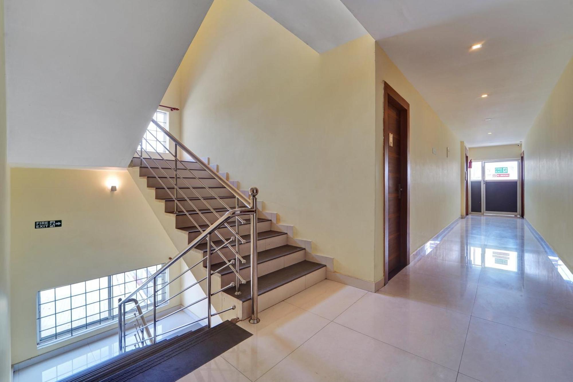 Hotel Super Townhouse Ernakulam North à Kochi Extérieur photo