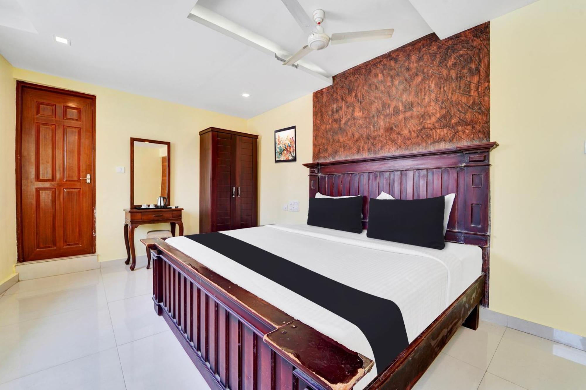 Hotel Super Townhouse Ernakulam North à Kochi Extérieur photo