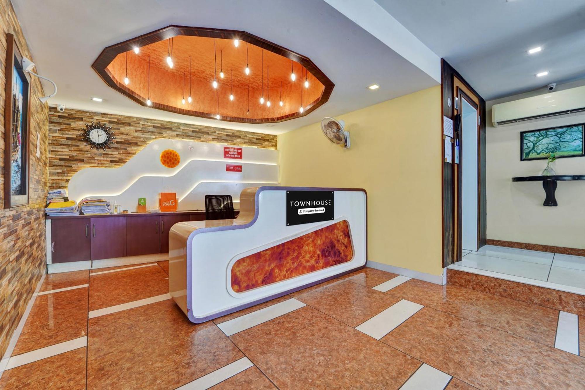 Hotel Super Townhouse Ernakulam North à Kochi Extérieur photo