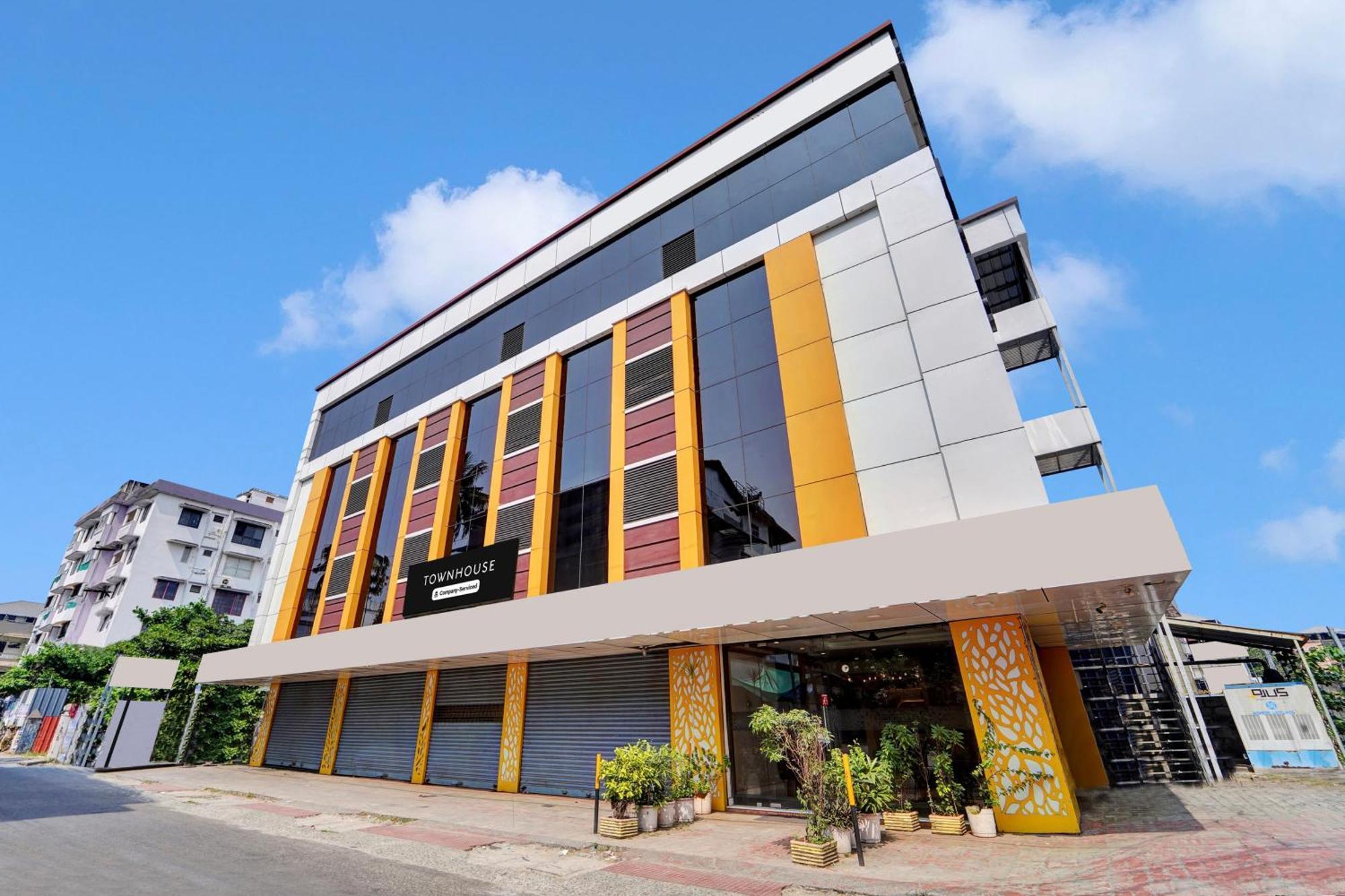 Hotel Super Townhouse Ernakulam North à Kochi Extérieur photo