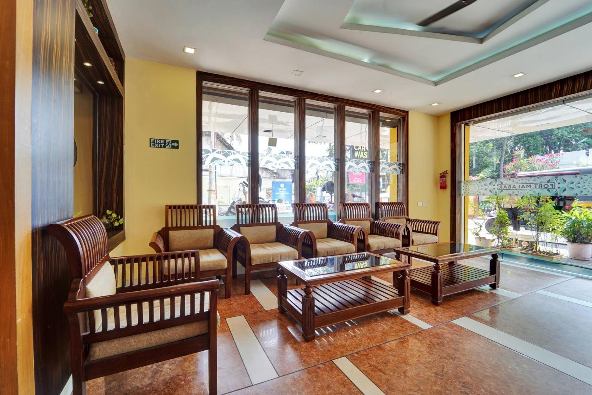 Hotel Super Townhouse Ernakulam North à Kochi Extérieur photo